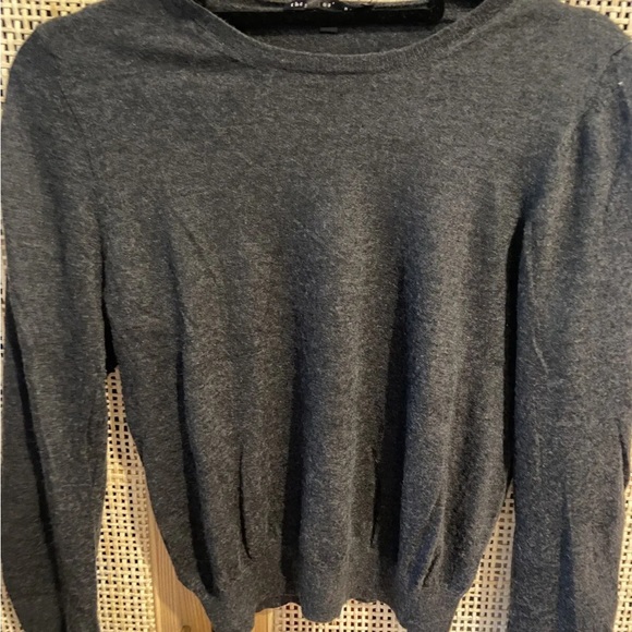 THEORY Ladies Cashmere/Silk Knit top. Size 8/Small. - Picture 2 of 6